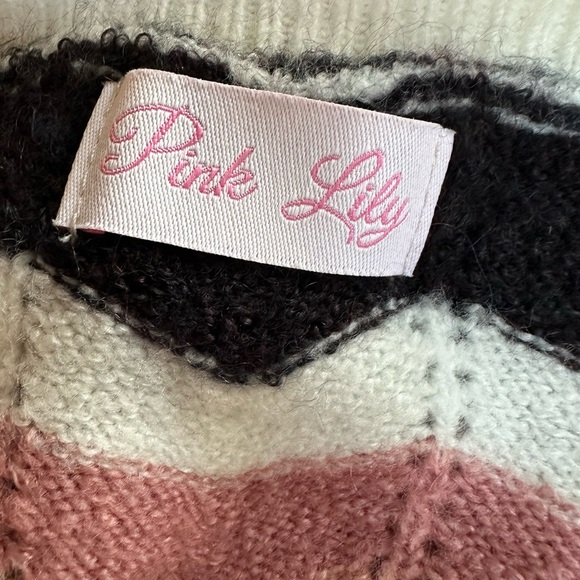 Pink Lily Women’s Long Sweater or Dress in chevron pattern. Size Small - Picture 4 of 7